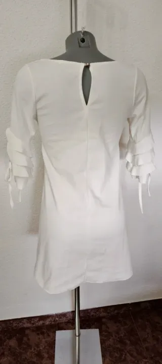 Vestido blanco con volantes