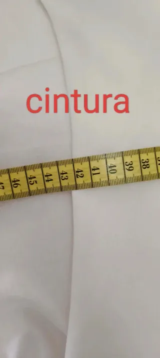 Vestido blanco con volantes