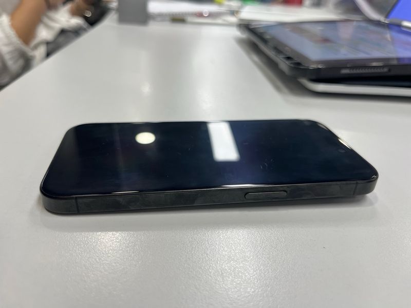 iPhone 15 Pro Space Gray afbeelding 9