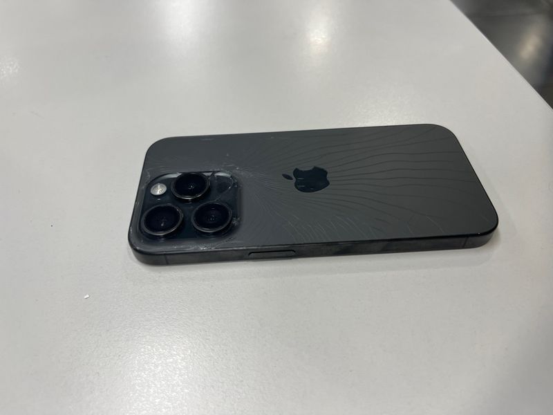 iPhone 15 Pro Space Gray afbeelding 6