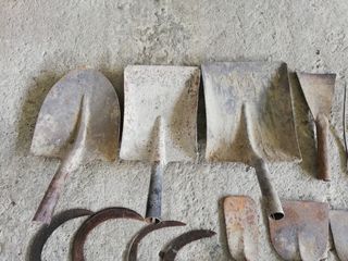 Herramientas de mano: picos, palas, azadas