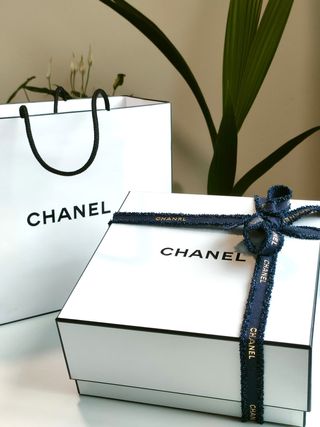 Bolsa y Caja de cartón Original - CHANEL