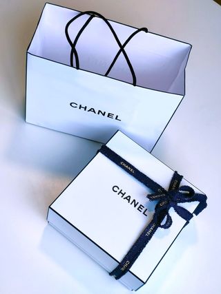 Bolsa y Caja de cartón Original - CHANEL