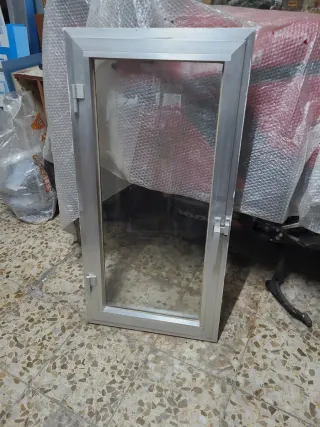 Ventana abatible plata 1 hoja