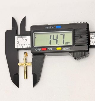 Colgante Cruz de oro de 18k, 0.97 g.