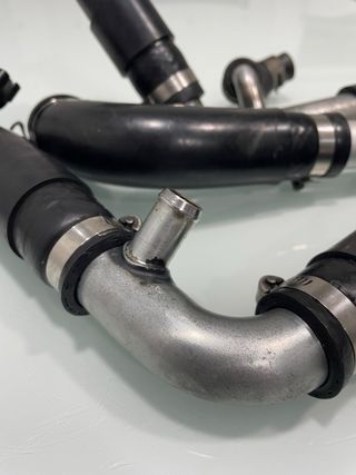 CODOS Y MANGUITOS RADIADOR YAMAHA R6