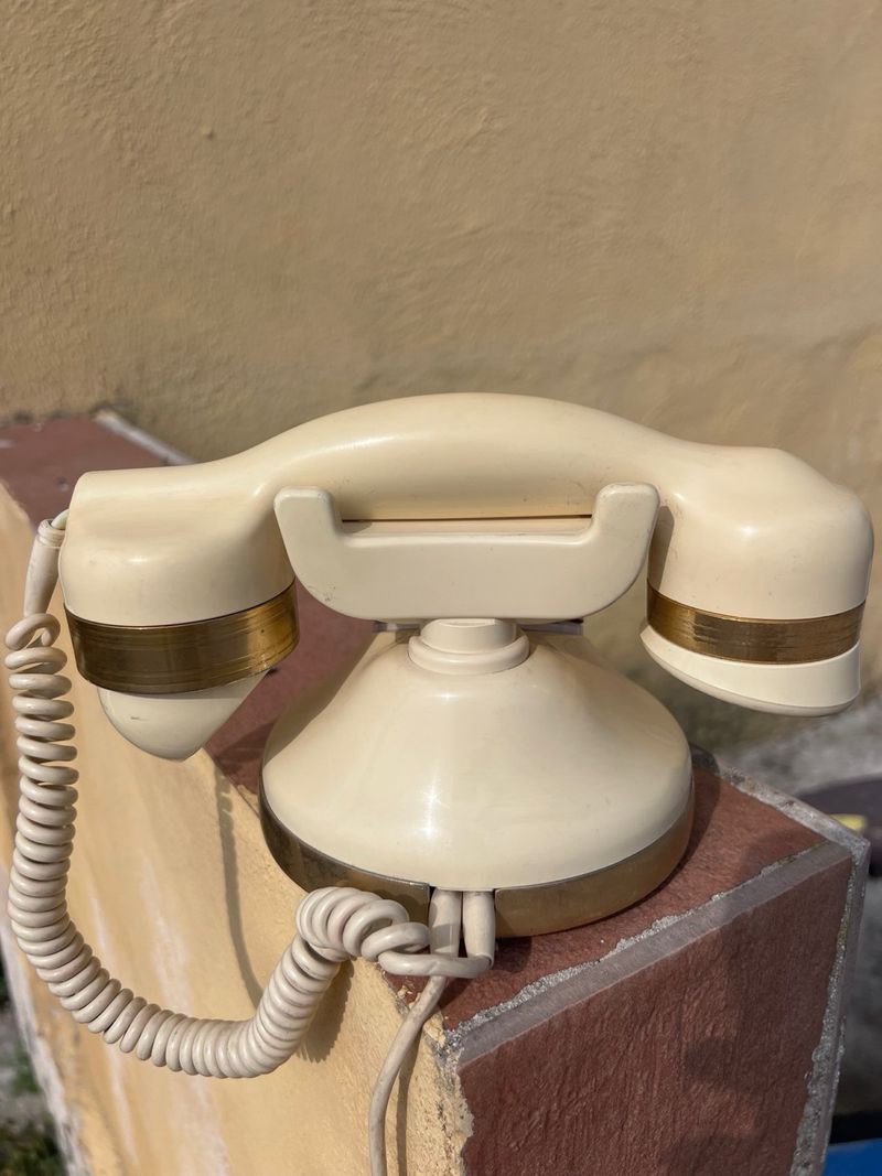 Teléfono vintage con rueda dorada de 18k afbeelding 2