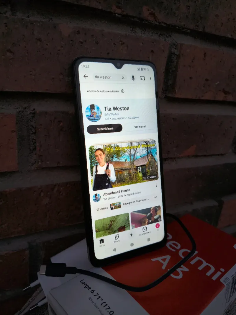 Xiaomi Redmi A3 con cargador y funda afbeelding 7
