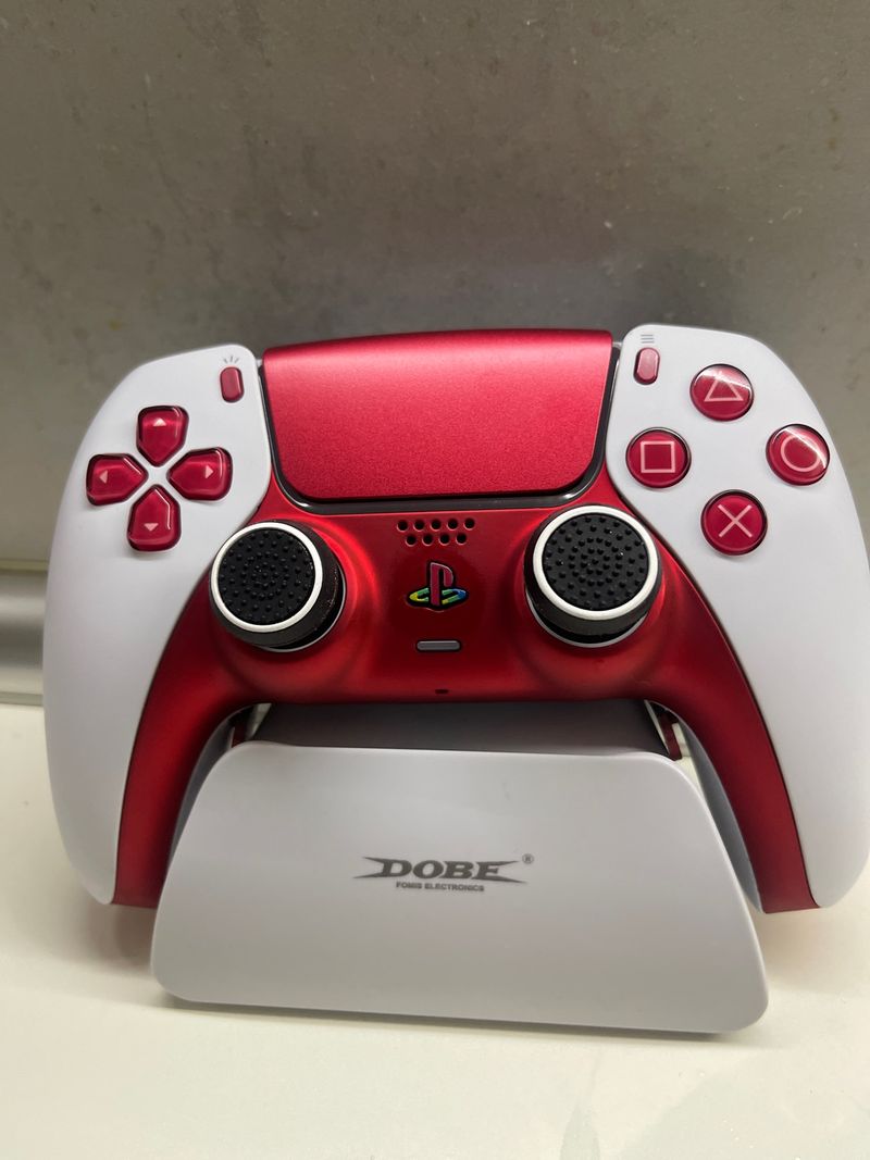 Mando PS5 Volcánico Rojo y Blanco
