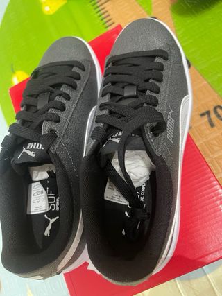 Zapatillas Puma Niña Negras y Plateadas