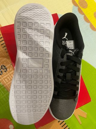 Zapatillas Puma Niña Negras y Plateadas