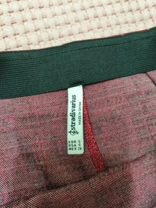 Falda de cuadros roja y negra