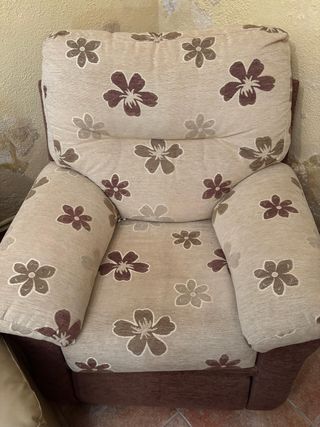Sillón reclinable tela floral beige y marrón