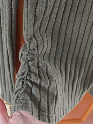 Jersey cuello alto verde oliva Talla S - Nuevo