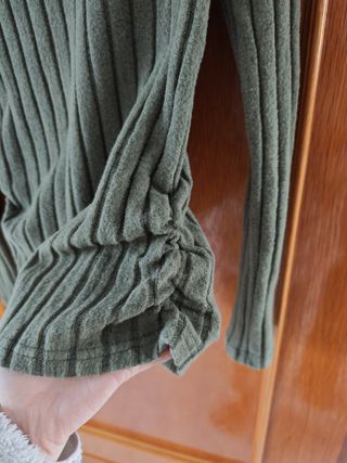 Jersey cuello alto verde oliva Talla S - Nuevo