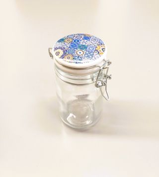 Vasi in vetro con tappo in ceramica