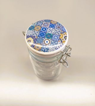Vasi in vetro con tappo in ceramica