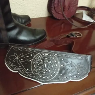 Cinturón de cuero repujado romerías  y trajes roci