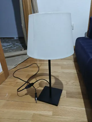 Lámpara de mesa Ikea blanca