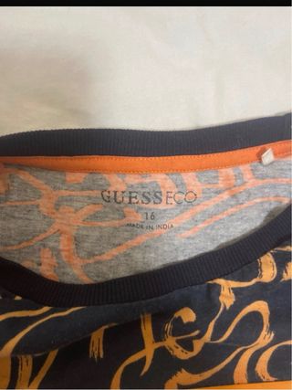 Camiseta Guess Graffiti Logo Triángulo