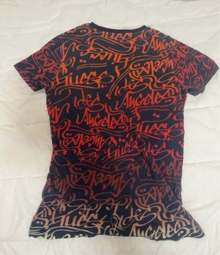 Camiseta Guess Graffiti Logo Triángulo
