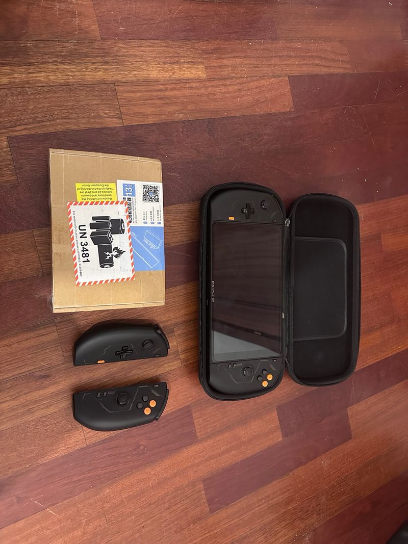 Consola Portátil + Acessórios