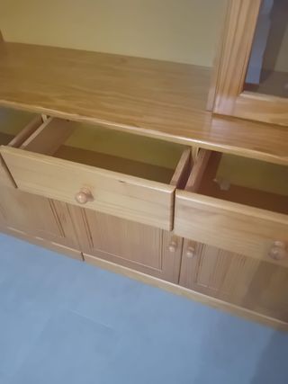 VITRINA DE MADERA COMO NUEVA 70 EUROS, CARTAGENA