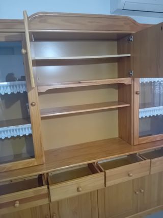VITRINA DE MADERA COMO NUEVA 70 EUROS, CARTAGENA
