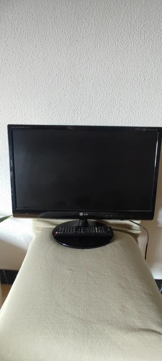LG Flatron 22” Monitor / TV Full HD