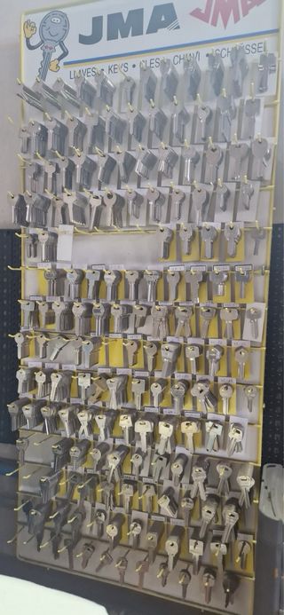 Maquinas para duplicado llaves y mandos.