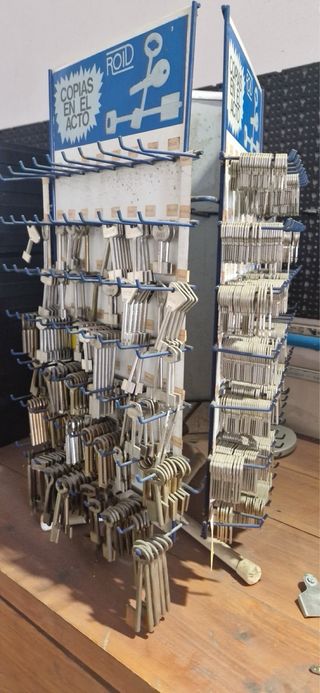 Maquinas para duplicado llaves y mandos.