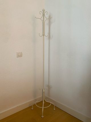 Perchero de pie blanco metal