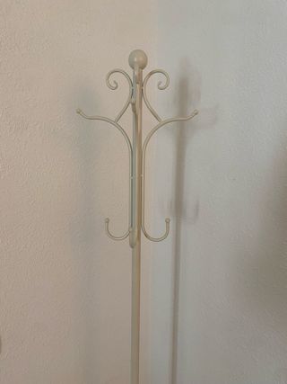 Perchero de pie blanco metal