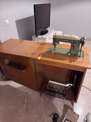 Máquina de coser Sigma antigua