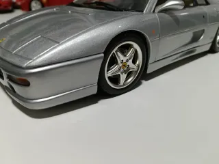 Hot Wheels Ferrari F355 1/18