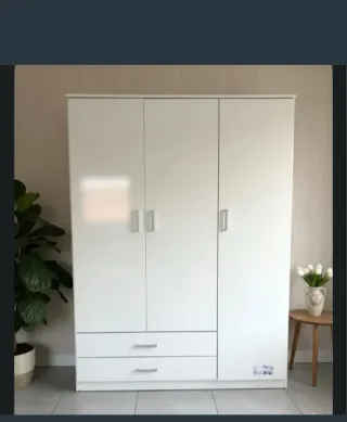 Armario blanco 3 puertas y 2 cajones