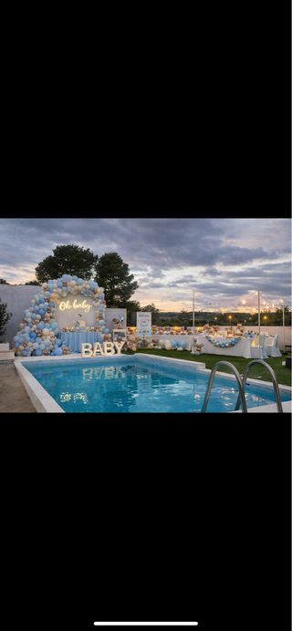Espacio para eventos con piscina + decoración