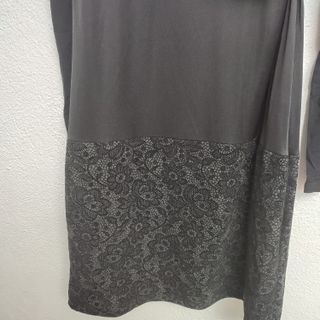 Vestido negro con detalle drapeado