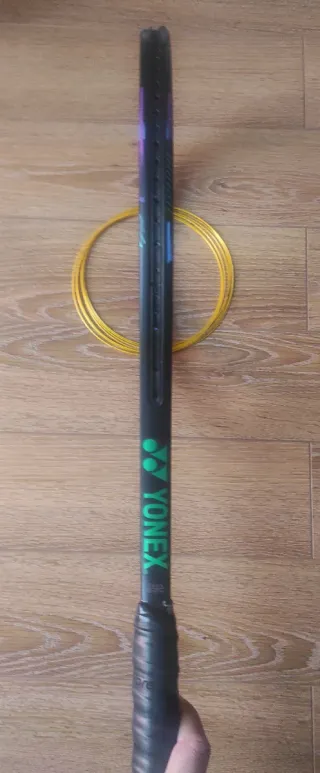 Raqueta Yonex Vcore 100