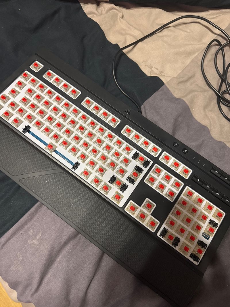 Teclado Mecánico Corsair K68