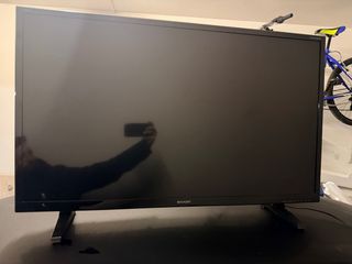 TV Sharp Nera 43 pollici