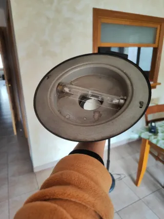 Lámpara de pie negra