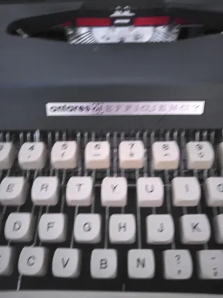 Máquina de escribir con estuche