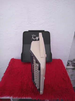 Máquina de escribir con estuche