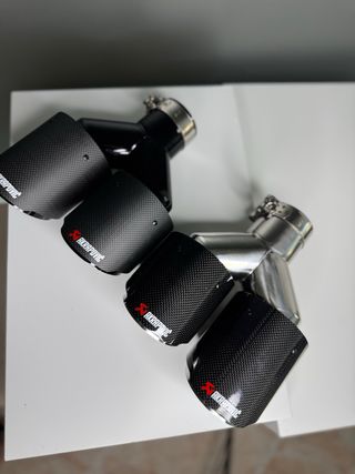 Colas de escape Akrapovič Carbono