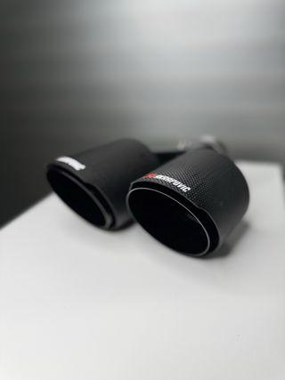 Colas de escape Akrapovič Carbono