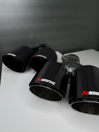 Colas de escape Akrapovič Carbono