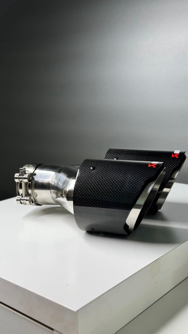 Colas de escape Akrapovič Carbono