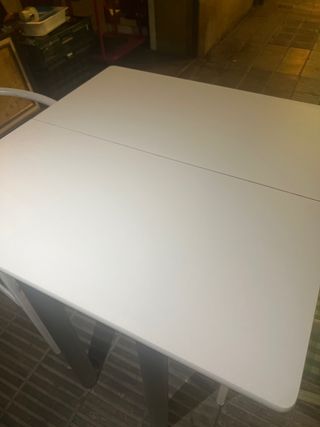 Mesa de cocina extensible y 2 sillas