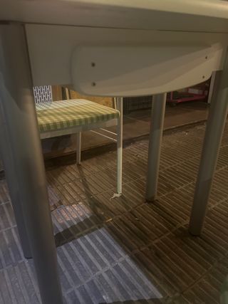 Mesa de cocina extensible y 2 sillas